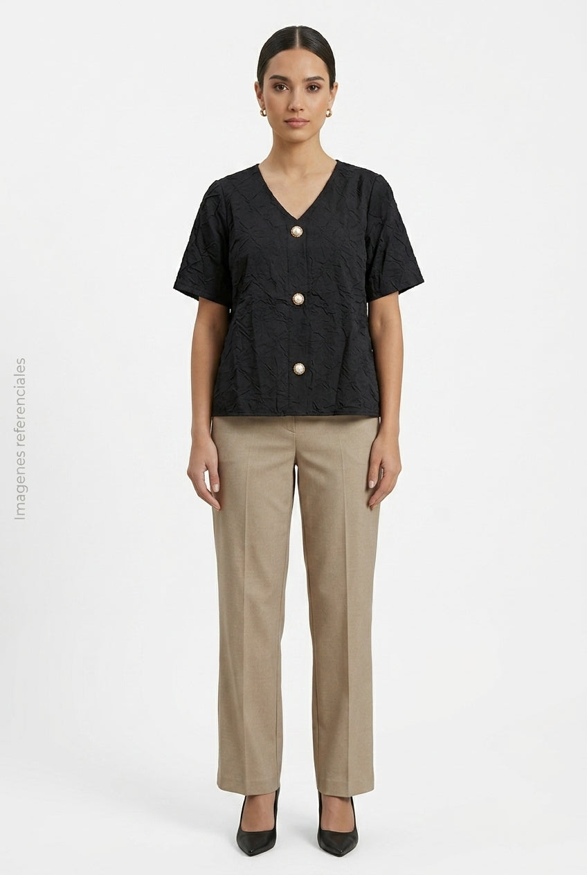 Blusa Texturizada Escote en V Manga Corta con 3 Botones de Perla Negra DAZY